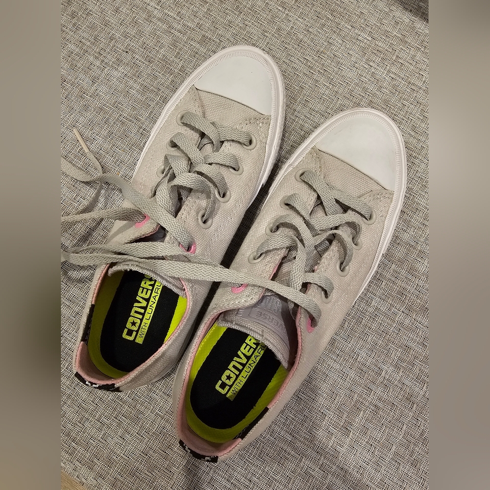 Converse Chuck Taylor size 6